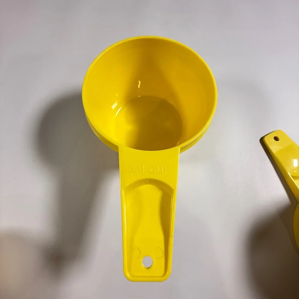 VTG Tupperware Measuring Cups Set 4 Yellow VTG‎ Retro Kitchen MCM Baking Tools